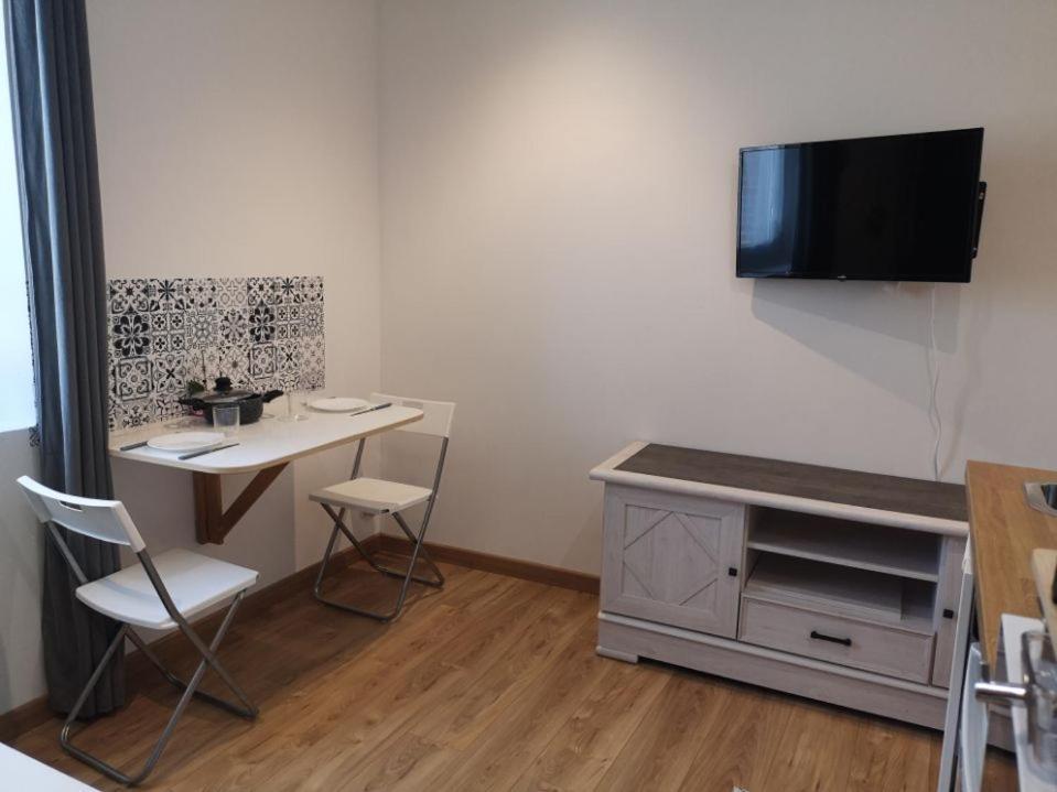 Superbe Studio Face Au Chateau Gisors Eksteriør bilde